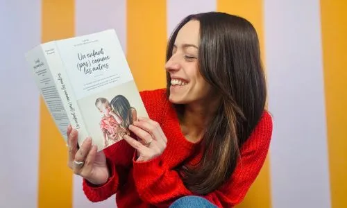 Camille et son livre Un enfant (pas) comme les autres.