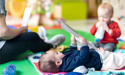 Illustration article Roubaix: enfants polyhandicapés et valides vont à la crèche 