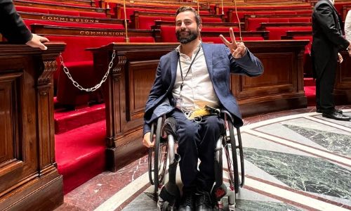 Sébastien Peytavie, 1er député en fauteuil, fait sa rentrée