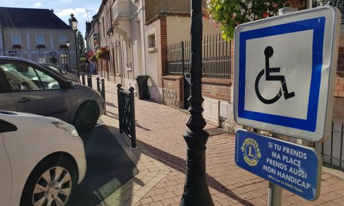 Stationnement : les personnes handicapées à l'amende