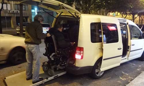 Illustration article Prendre le taxi avec un handicap : parcours du combattant !