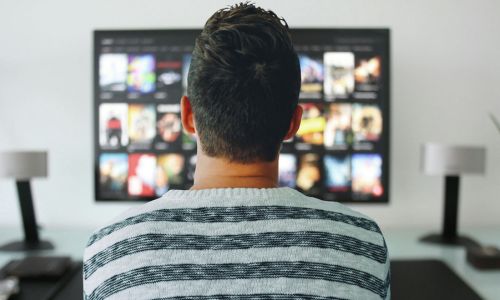 Télé : à quand des pub sous-titrées et audiodécrites ? 