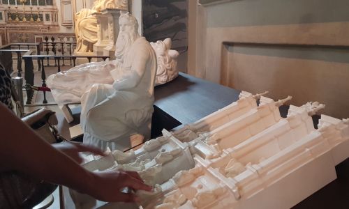 Reproduction en résine du tombeau de Jules 3 par Michel-Ange à Rome.