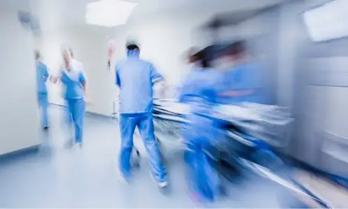 service des urgences d&eacute;bord&eacute; &agrave; l'h&ocirc;pital
