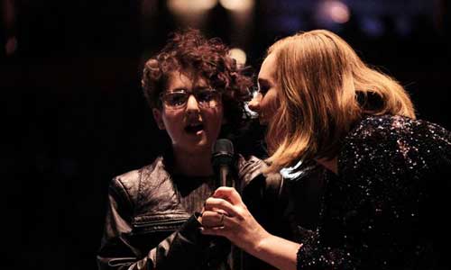 Illustration article Lors d'un concert, Adele réalise le rêve d'une fan autiste 