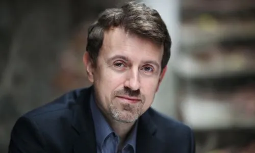 Portrait de Christophe Duhamel, directeur de la r&eacute;daction de Handicap.fr.