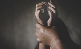 Violence conjugale : une aide universelle d'urgence fin 2023
