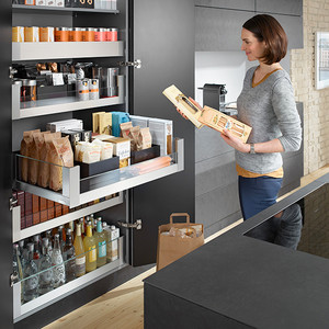 Armoire à provisions Space Tower (image 1) - Cliquez pour la voir en plus grand, dans une nouvelle fenêtre. Armoire à provisions Space Tower (image 1)