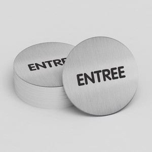 Image Signalétique élégante en acier brossé