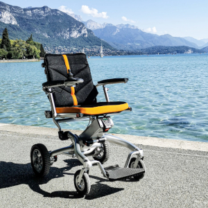 Fauteuil roulant électrique SmartChair Travel (image 1) - Cliquez pour la voir en plus grand, dans une nouvelle fenêtre. Fauteuil roulant électrique SmartChair Travel (image 1)