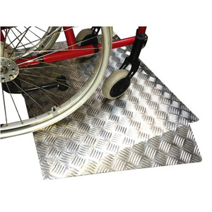 Rampe de seuil en aluminium (image 1) - Cliquez pour la voir en plus grand, dans une nouvelle fenêtre. Rampe de seuil en aluminium (image 1)